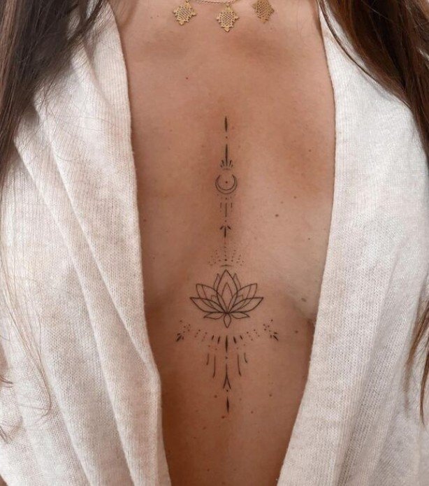 tatouage décolleté femme discret tatouage décolleté femme discret