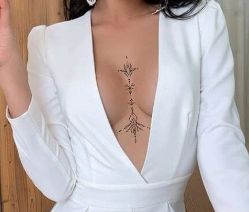 tatouage décolleté femme discret tatouage décolleté femme discret