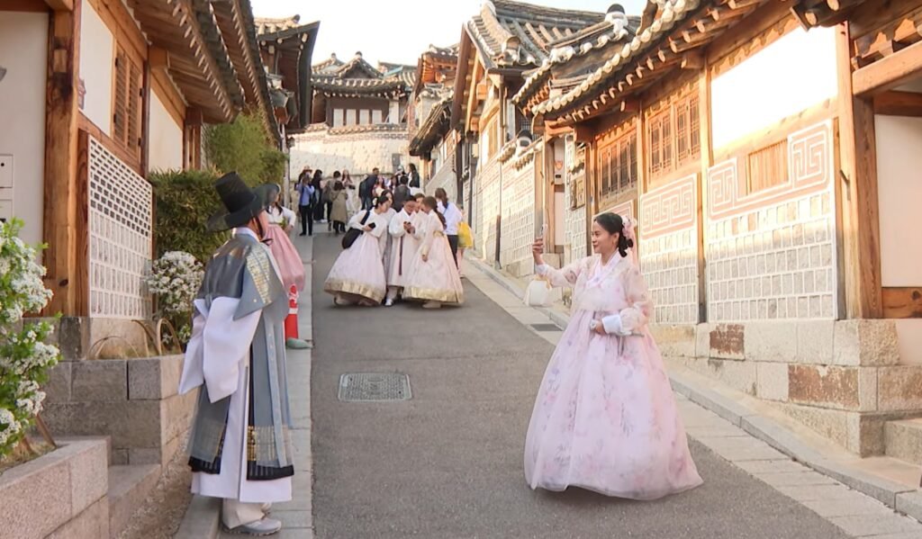 bukchon hanok village bukchon hanok village